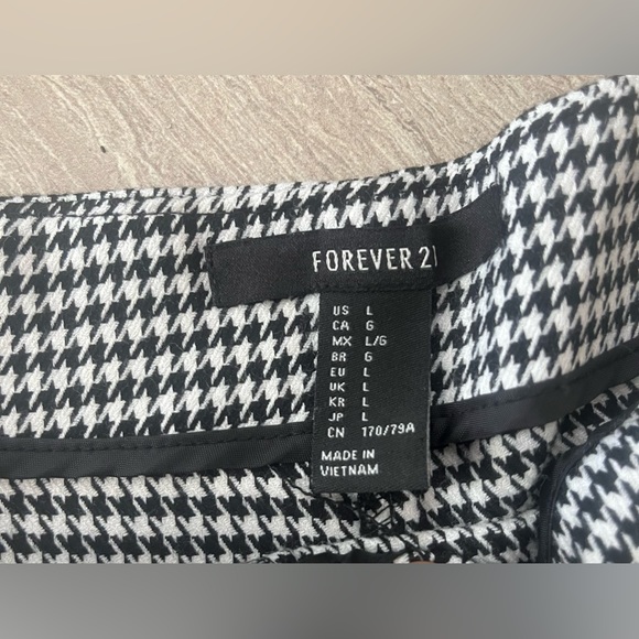 Forever 21 size L shorts - Picture 2 of 3